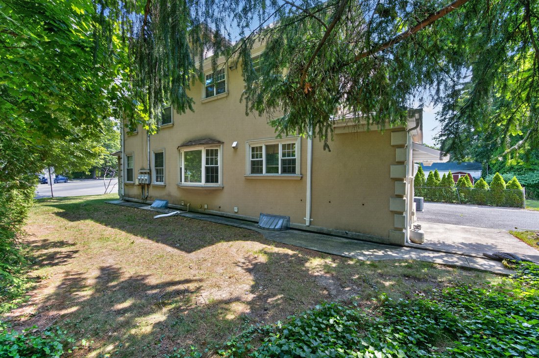 House in Albertson, New York, United States 5 - 18424350