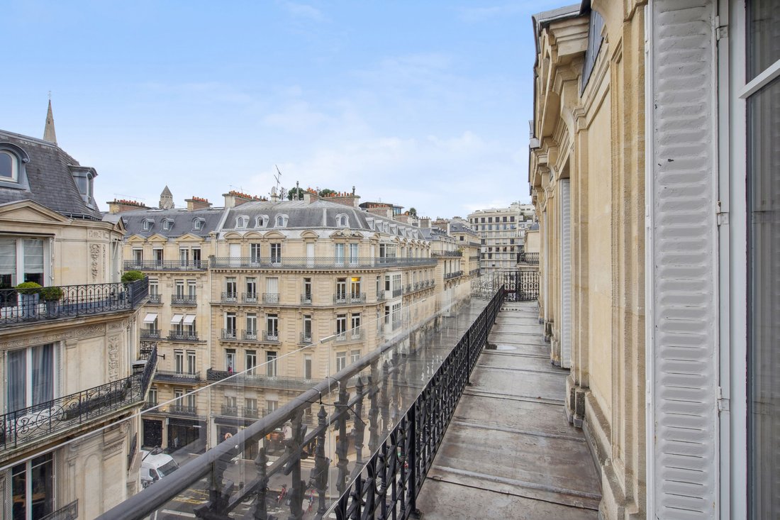 Apartment in Triangle d'Or, Paris 8e Arrondissement, Paris 1 - 16803328