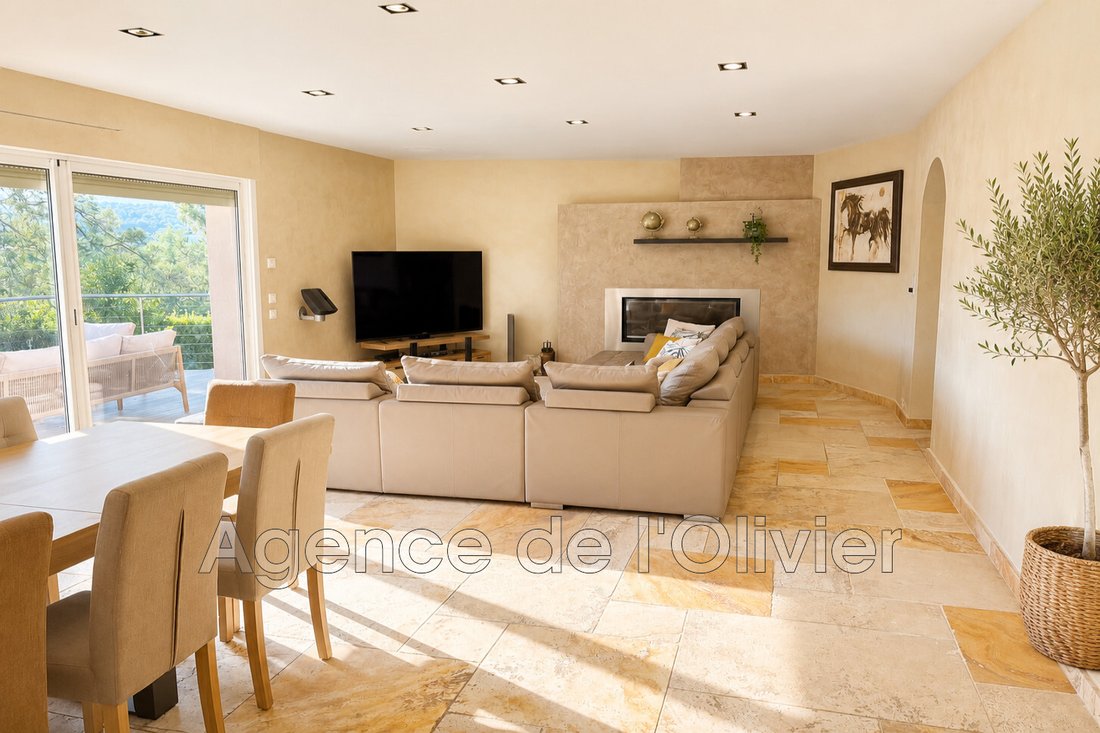 Villa in Nord, Roquefort-les-Pins, France 3 - 18421513
