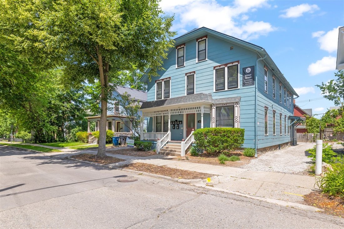 Ann Arbor, Michigan, United States 2 - 18423585