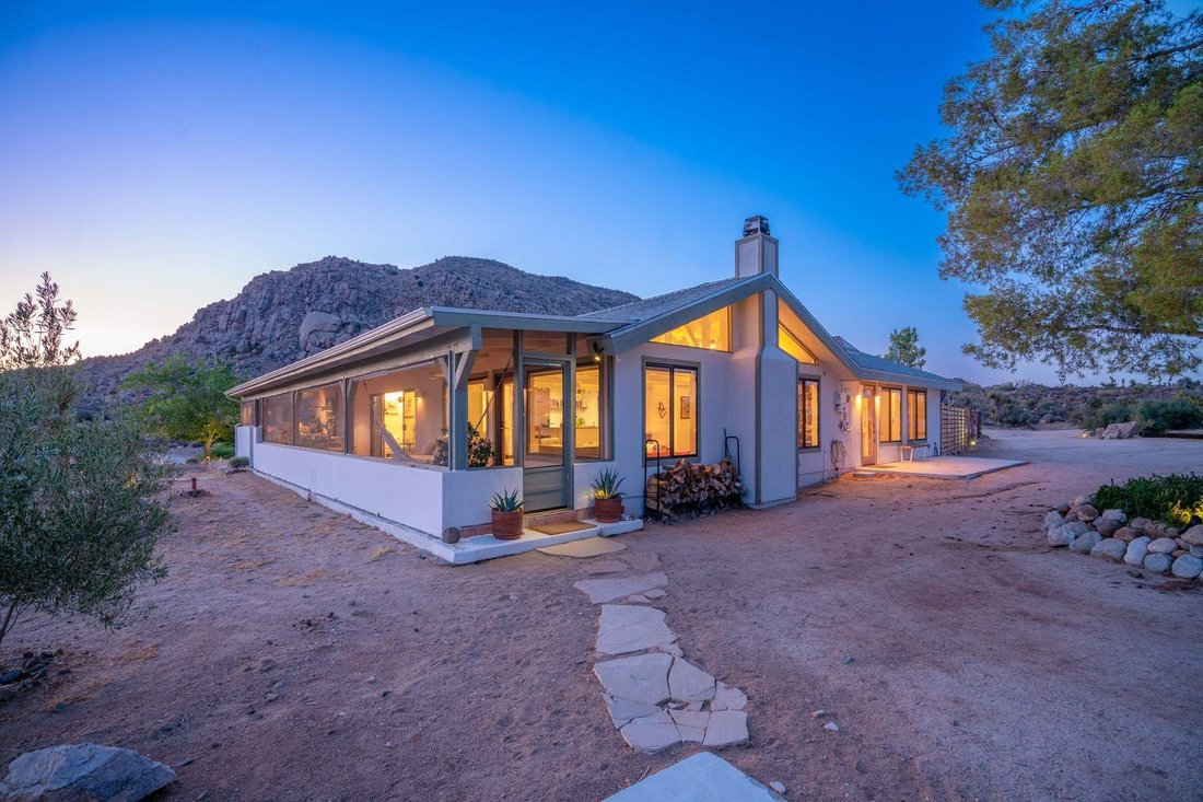 House in Yucca Valley, California, United States 1 - 18421996
