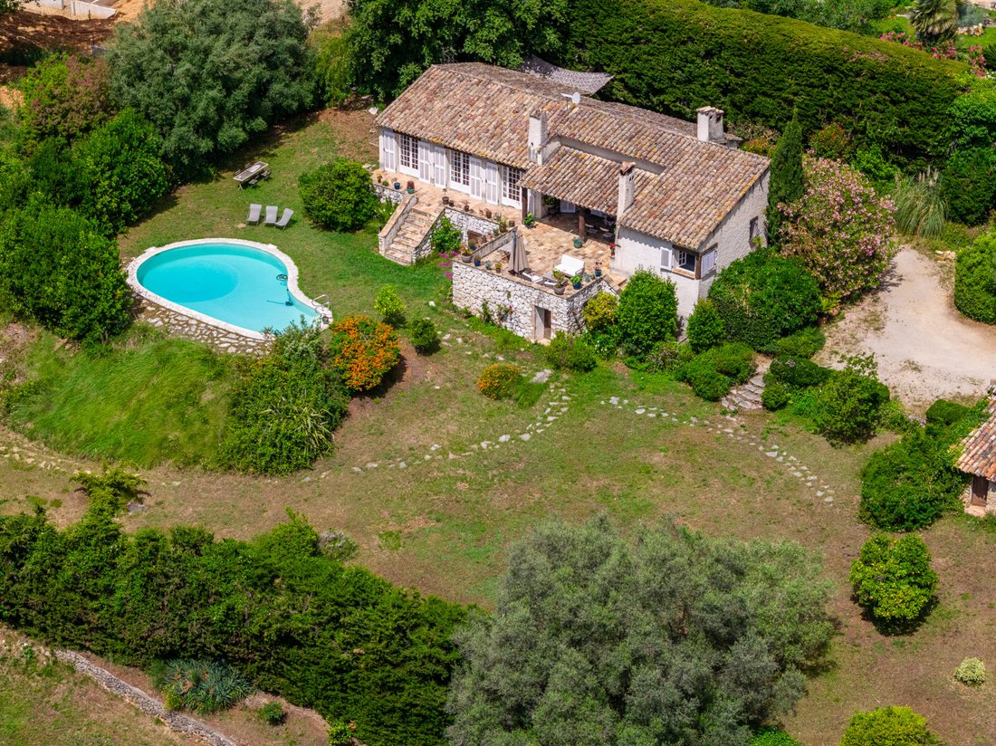 Villa in Saint-Paul-de-Vence, Provence-Alpes-Côte d'Azur, France 1 - 18422937