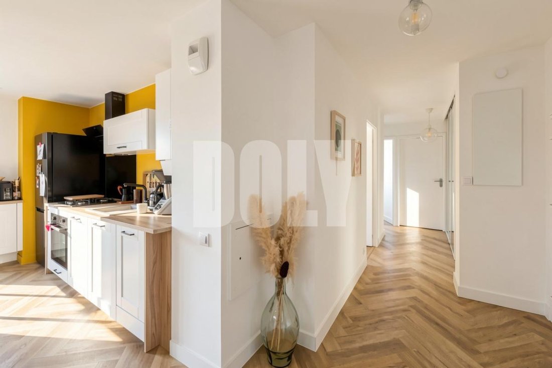 Apartment in Grandes Carrières-Clichy, Paris 18e Arrondissement, Paris 2 - 18420610