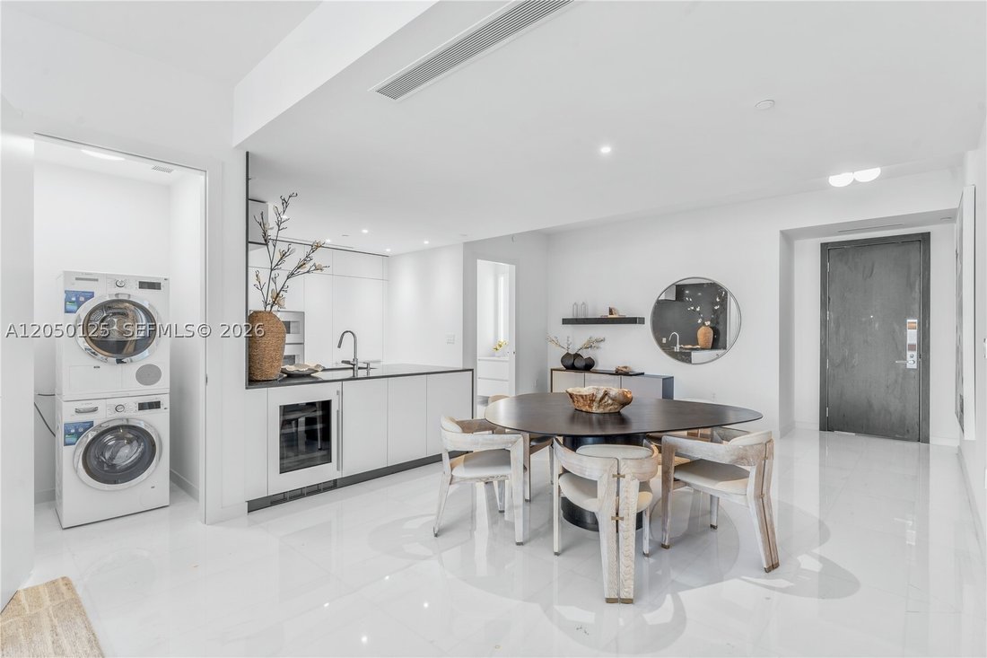 Condo in Miami, Florida, United States 5 - 18423075