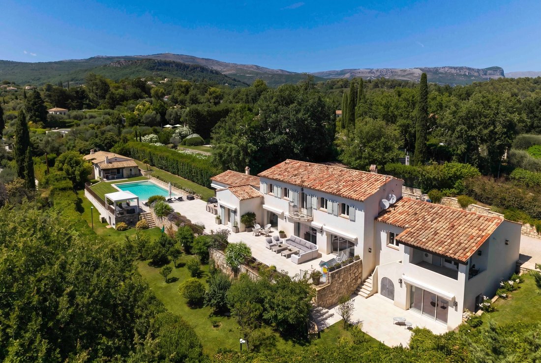 House in Châteauneuf-Grasse, Provence-Alpes-Côte d'Azur, France 1 - 18424005