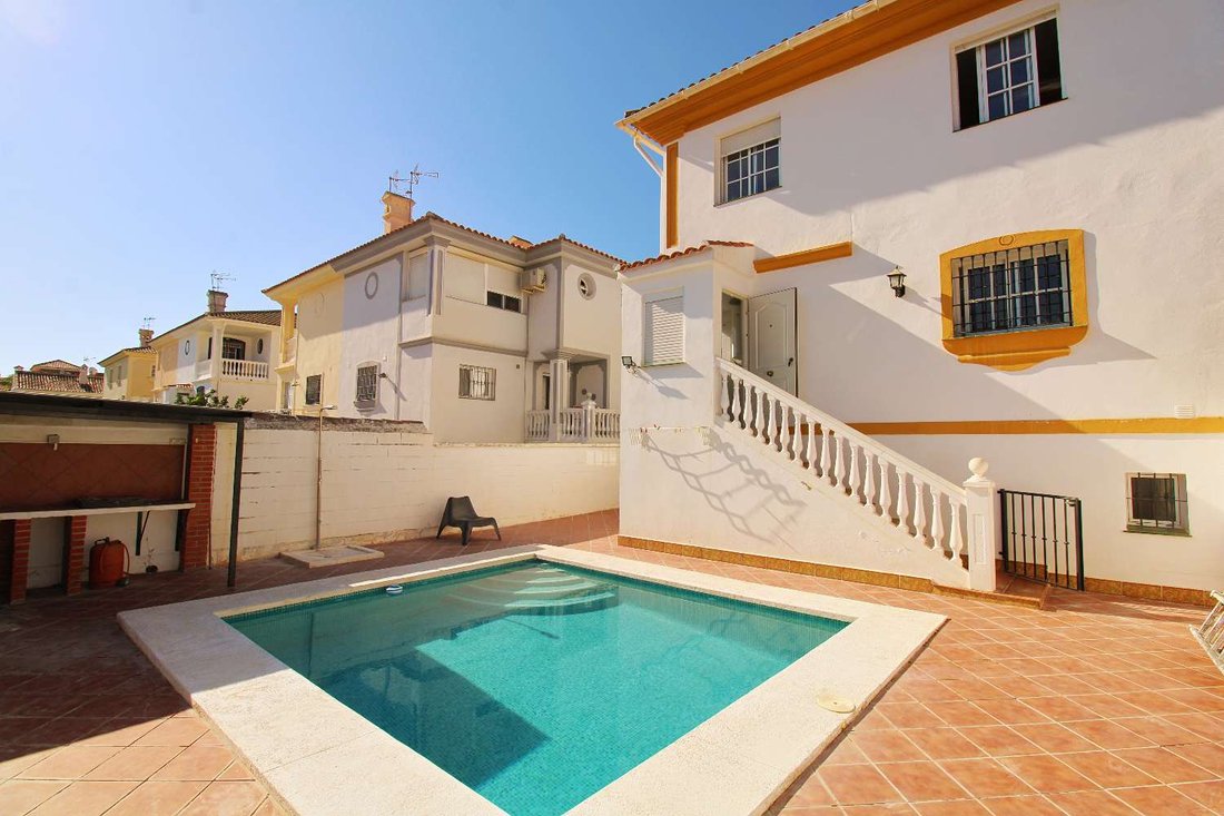 Chalet in Alhaurin de la Torre, Andalusia, Spain 1 - 18424147