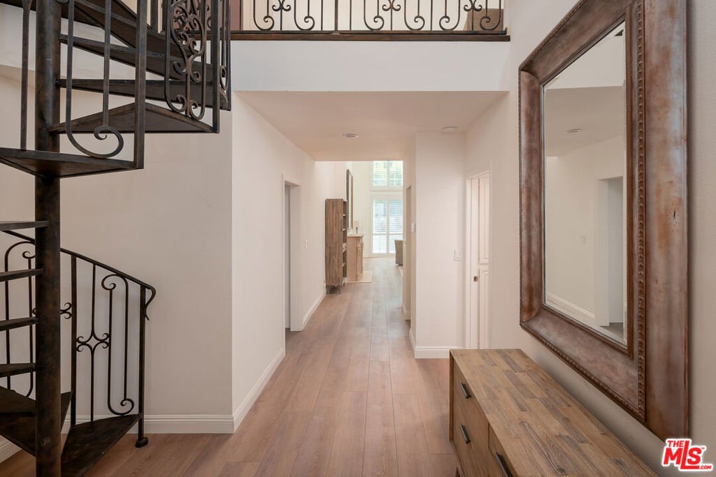 Condo in Los Angeles, California, United States 2 - 18423440