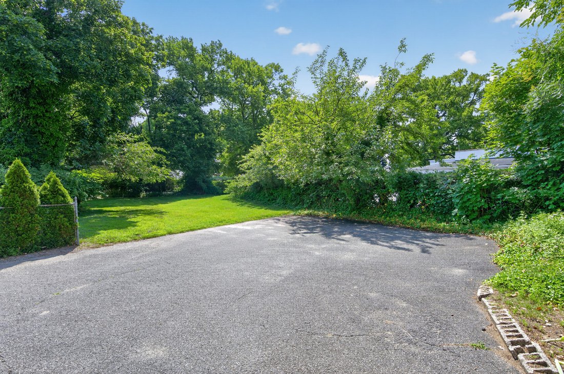 House in Albertson, New York, United States 4 - 18424350