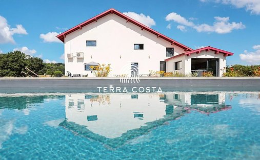 House in Saint-Martin-de-Hinx, Nouvelle-Aquitaine, France 1