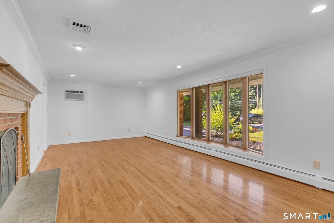 House in West Hartford, Connecticut, United States 5 - 18416557