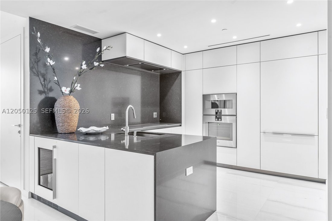 Condo in Miami, Florida, United States 2 - 18423075