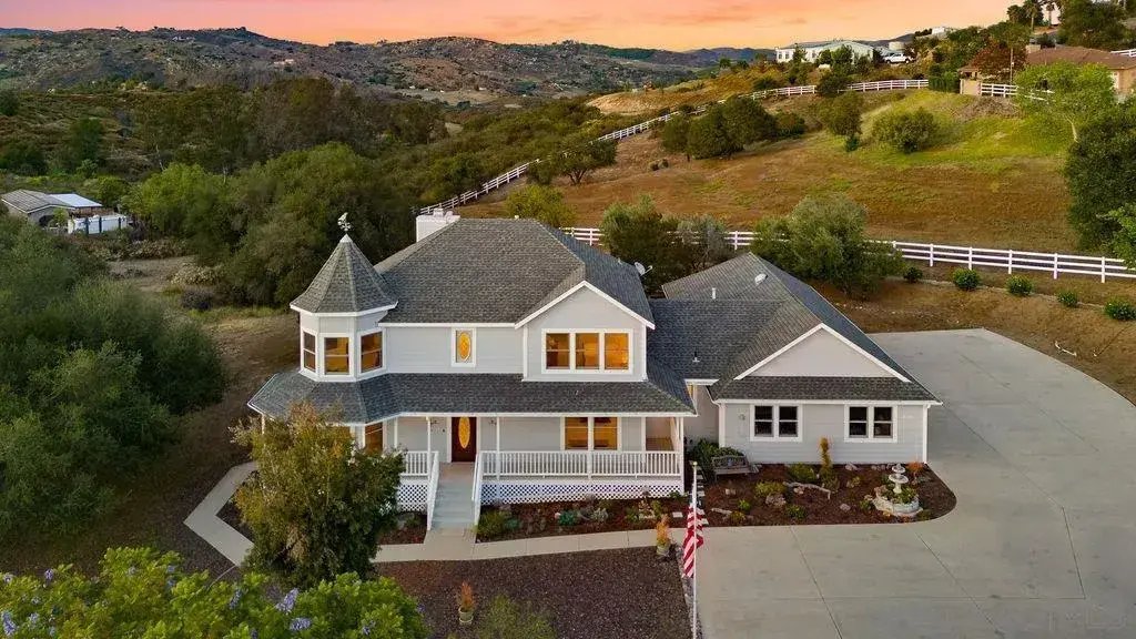 House in Escondido, California, United States 1 - 18421988