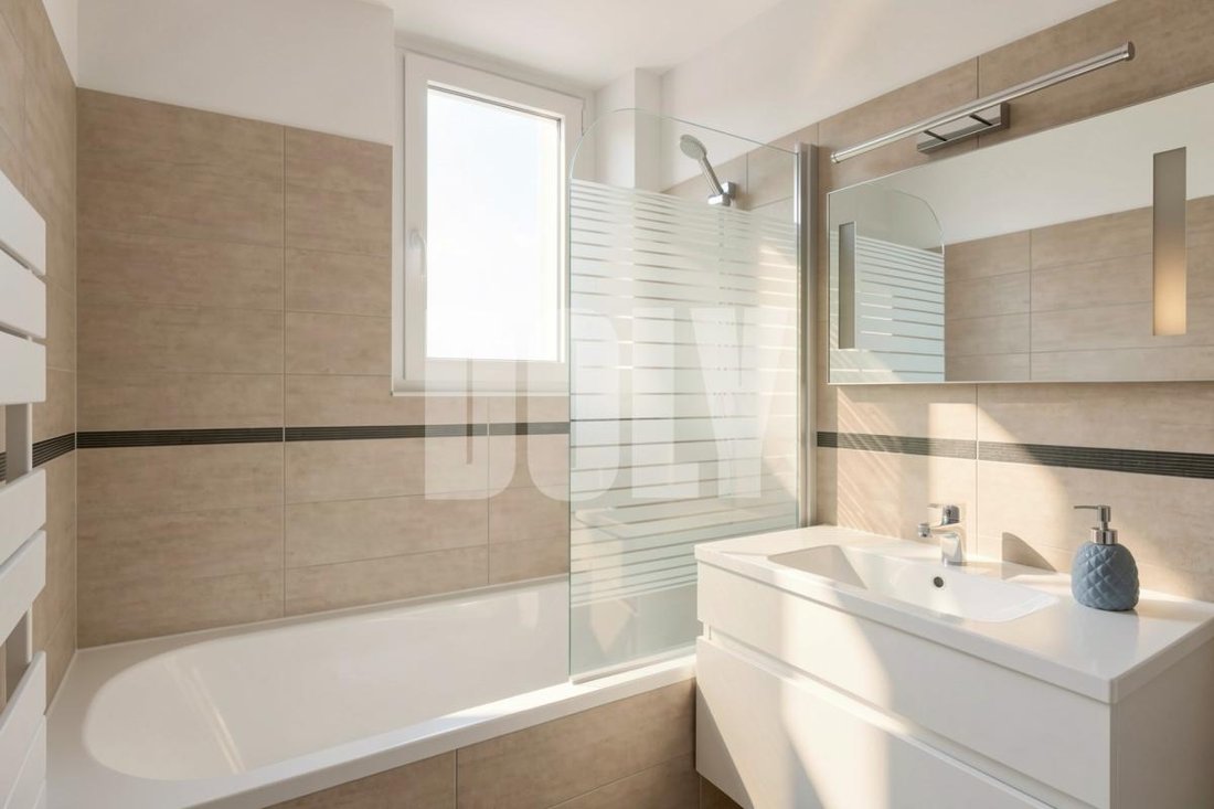 Apartment in Grandes Carrières-Clichy, Paris 18e Arrondissement, Paris 5 - 18420610