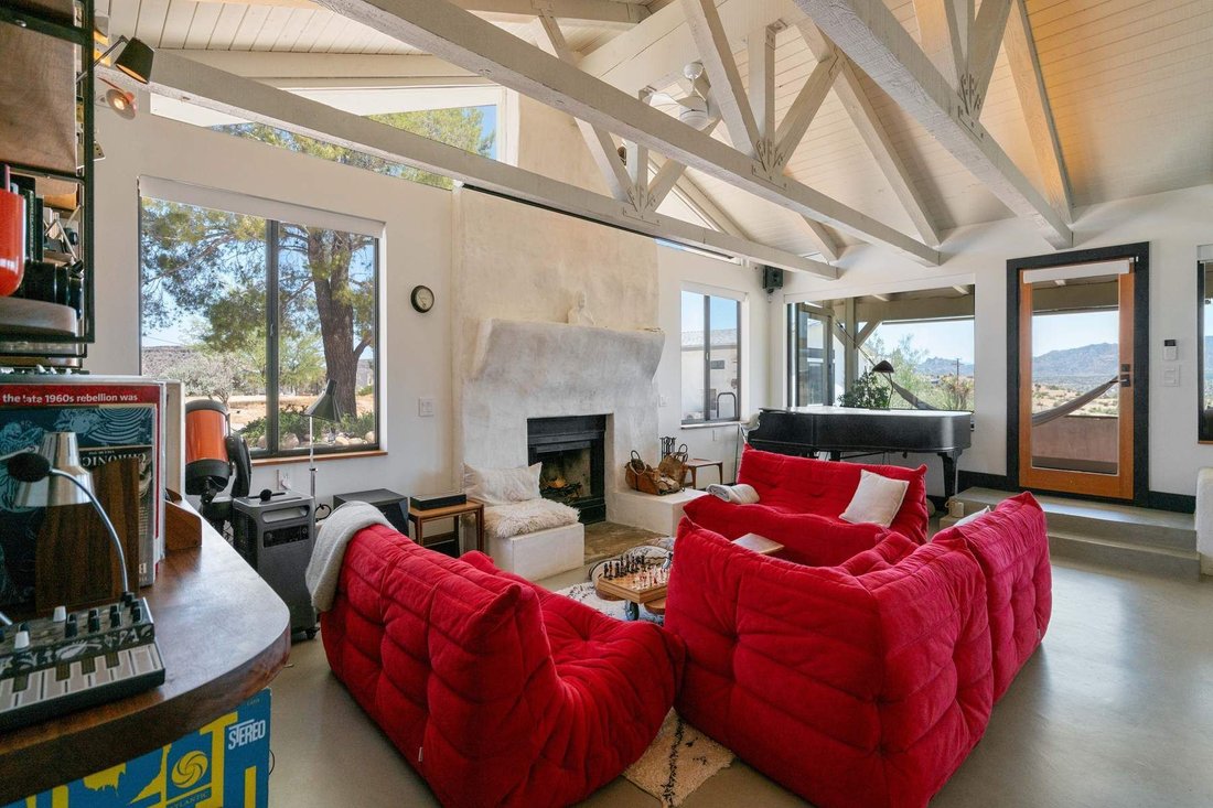House in Yucca Valley, California, United States 5 - 18421996