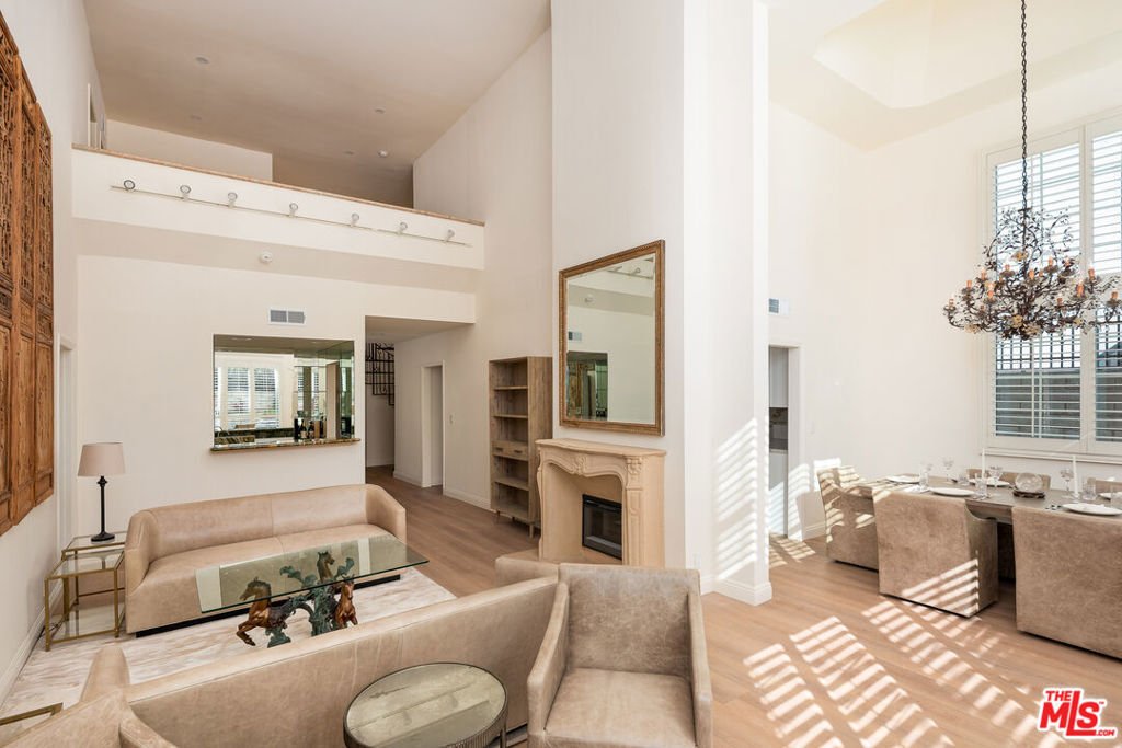 Condo in Los Angeles, California, United States 5 - 18423440