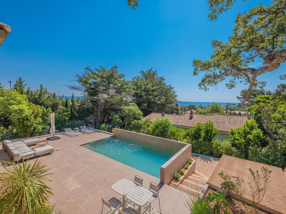 Villa in Les Issambres, Roquebrune-sur-Argens, France 2 - 18421356
