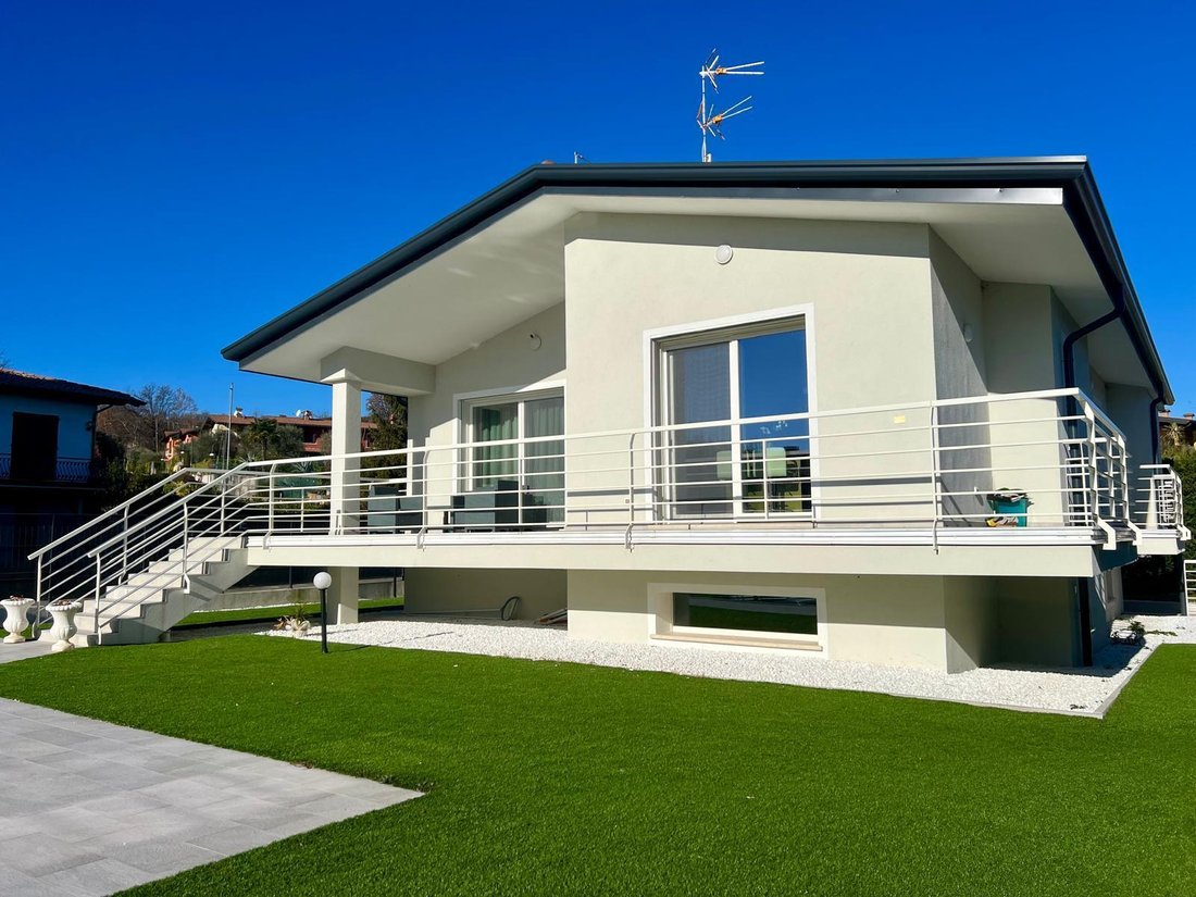 Villa in Padenghe sul Garda, Lombardy, Italy 2 - 18427364