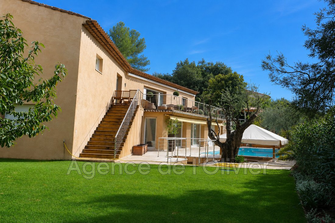 Villa in Nord, Roquefort-les-Pins, France 1 - 18421513