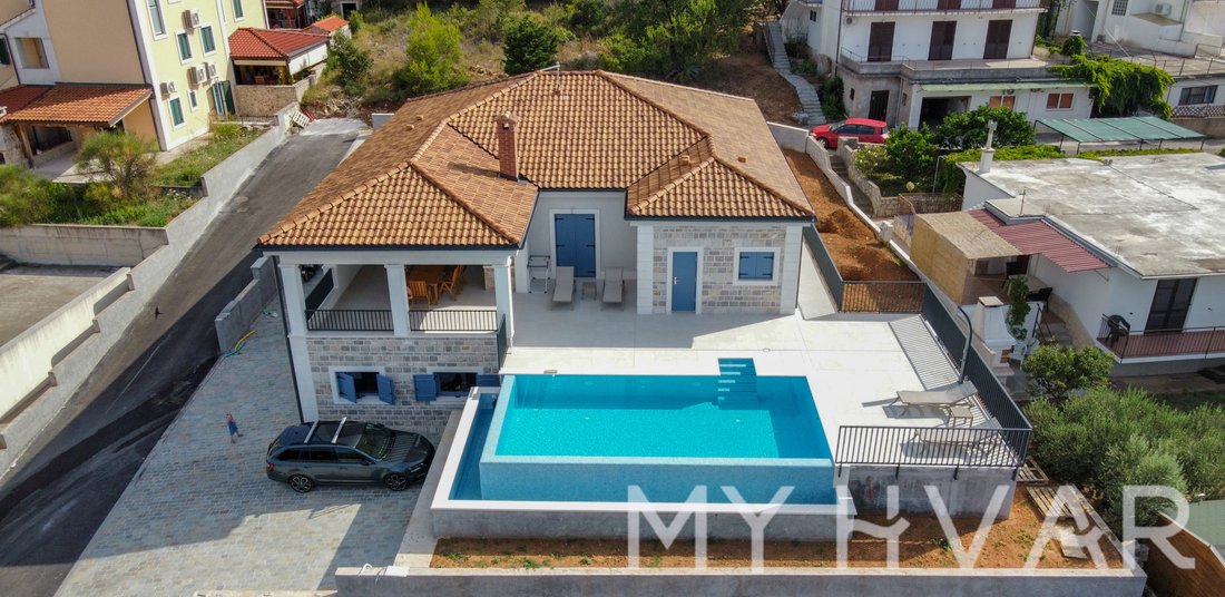 Villa in Jelsa, Split-Dalmatia County, Croatia 2 - 18421825