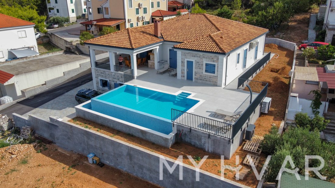 Villa in Jelsa, Split-Dalmatia County, Croatia 4 - 18421825