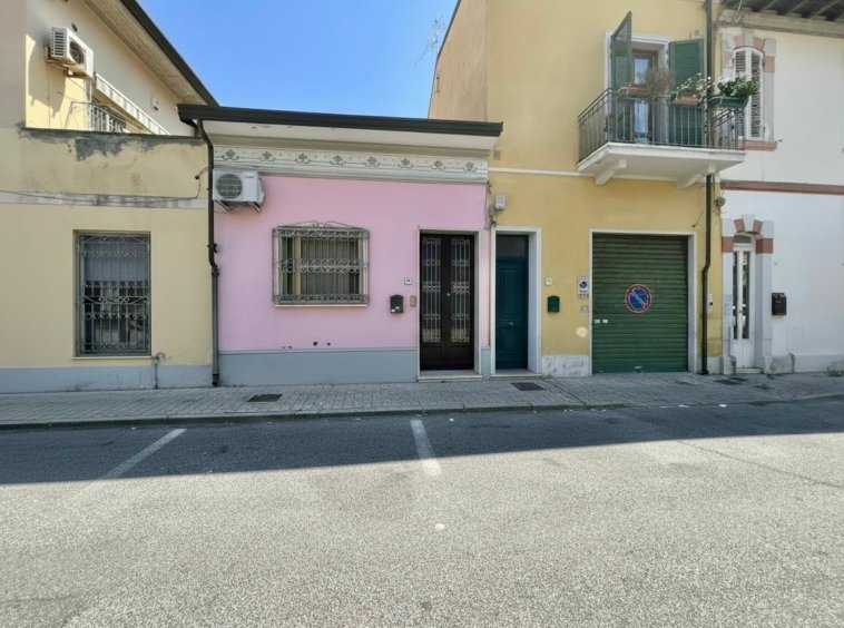 House in Historic Center, Viareggio, Tuscany 1 - 18422265