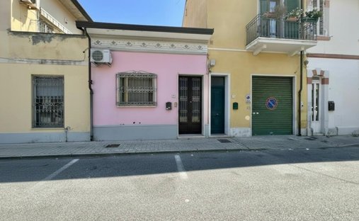 House in Historic Center, Viareggio, Tuscany 1