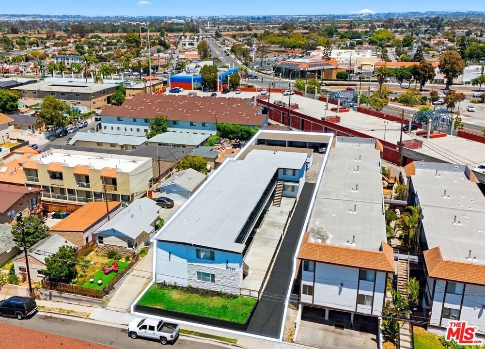 Lawndale, California, United States 5 - 18423436