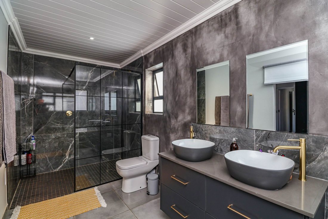 House in Mossel Bay Local Municipality, Western Cape, South Africa 2 - 18422259