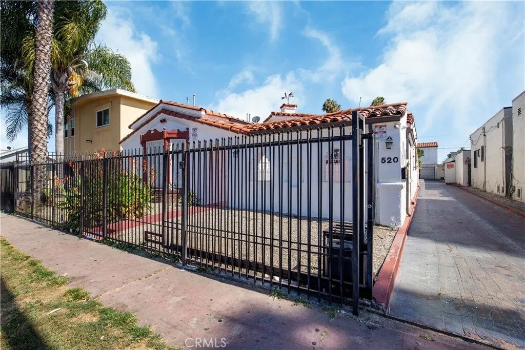 Los Angeles, California, United States 2 - 18423488