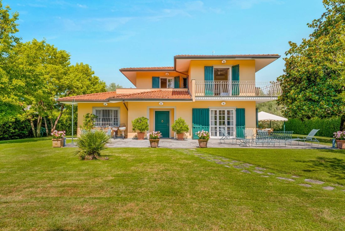 Villa in Caranna-Vaiana, Forte dei Marmi, Tuscany 2 - 18424973