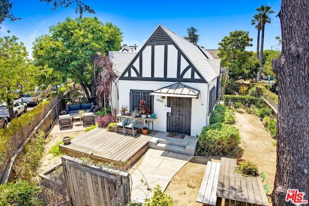 Los Angeles, California, United States 2 - 18253811