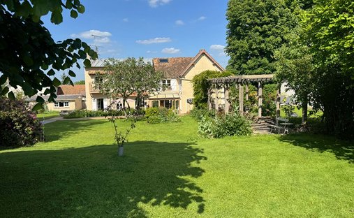 House in Montfort-l'Amaury, Ile-de-France, France 1
