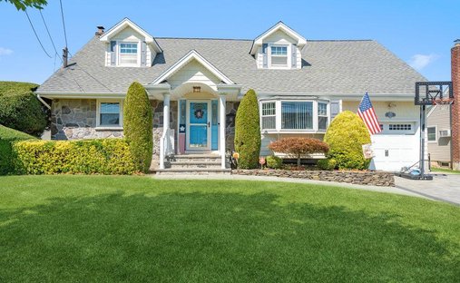 House in West Babylon, New York, United States 1
