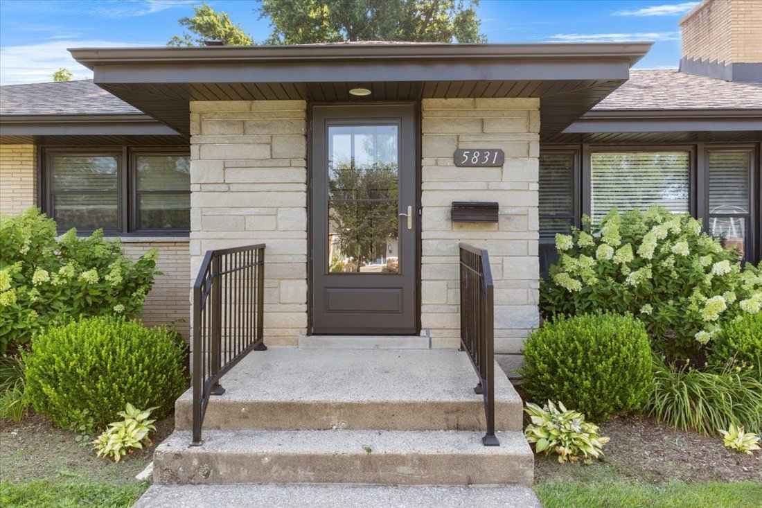 House in Downers Grove, Illinois, United States 2 - 18423473