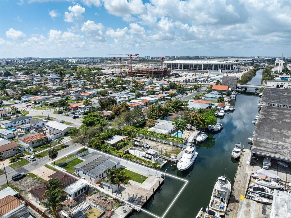 House in Miami, Florida, United States 1 - 18423076