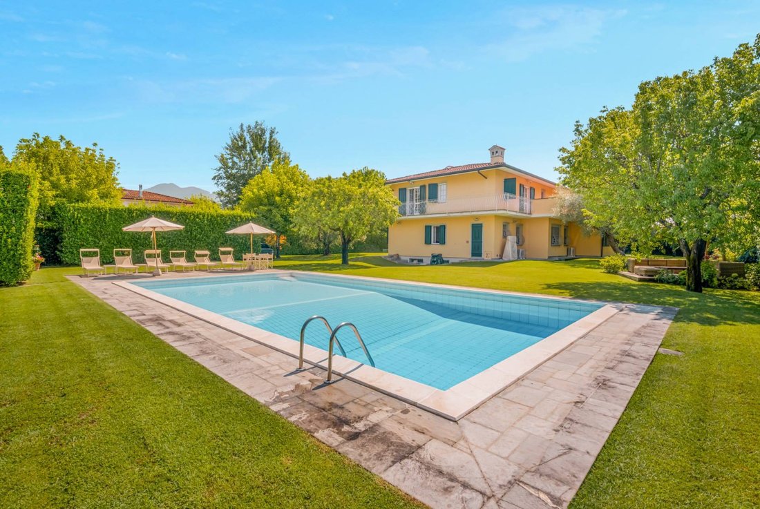 Villa in Caranna-Vaiana, Forte dei Marmi, Tuscany 1 - 18424973