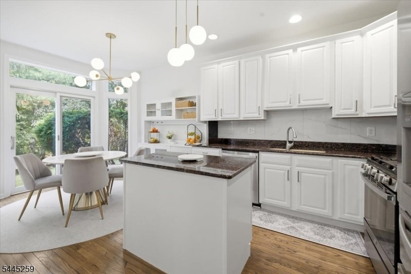 Condo in Cedar Grove, New Jersey, United States 4 - 18422676