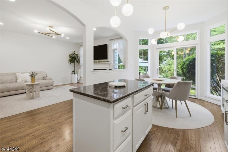 Condo in Cedar Grove, New Jersey, United States 2 - 18422676
