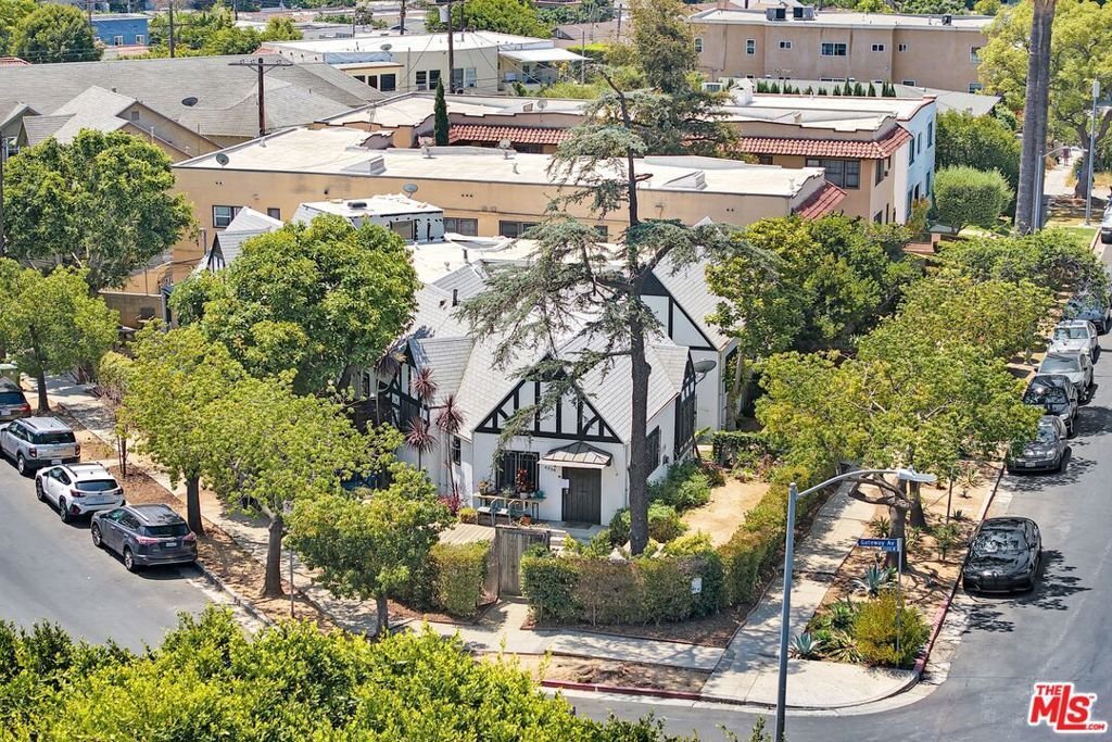 Los Angeles, California, United States 1 - 18253811