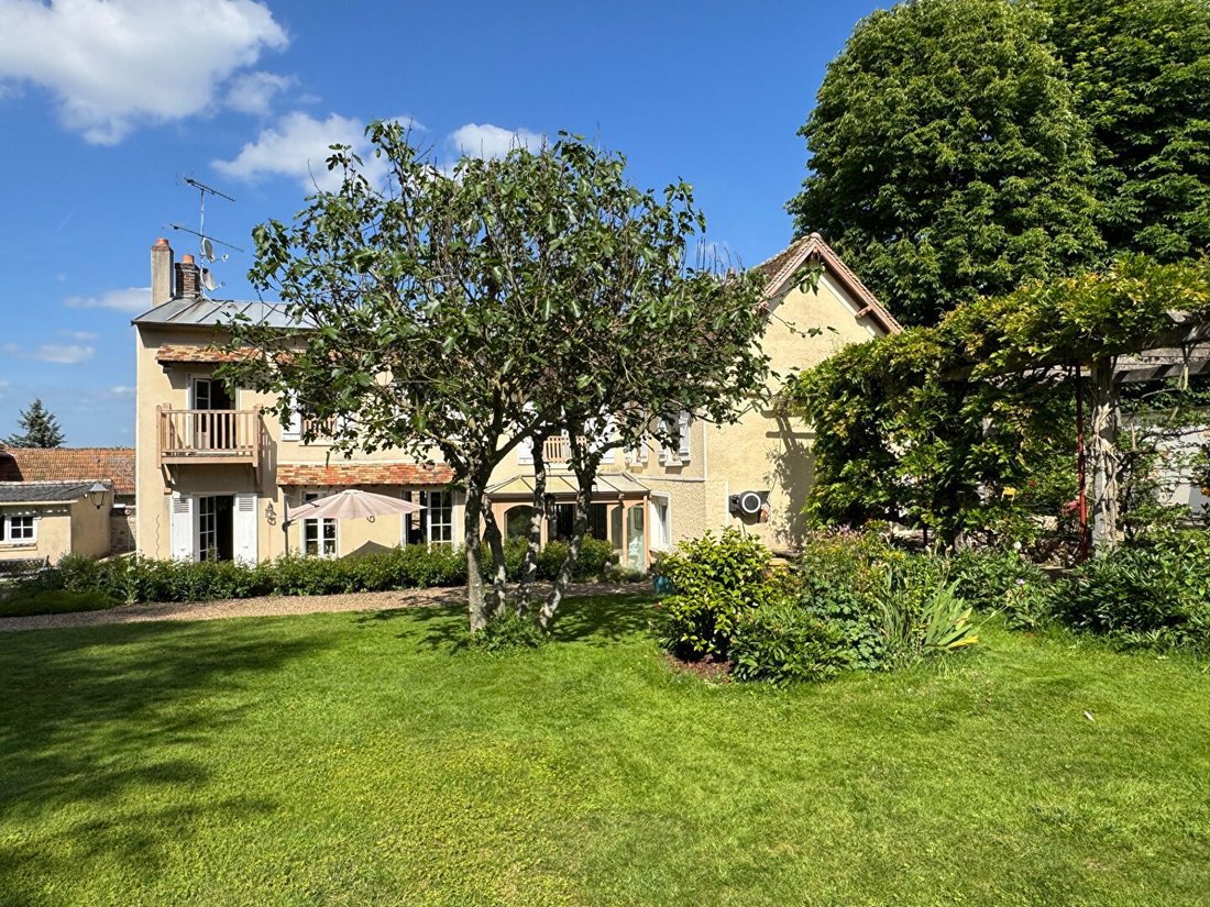 House in Montfort-l'Amaury, Ile-de-France, France 2 - 18422778