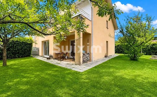 House in Ouest, Saint-Genis-Pouilly, France 1