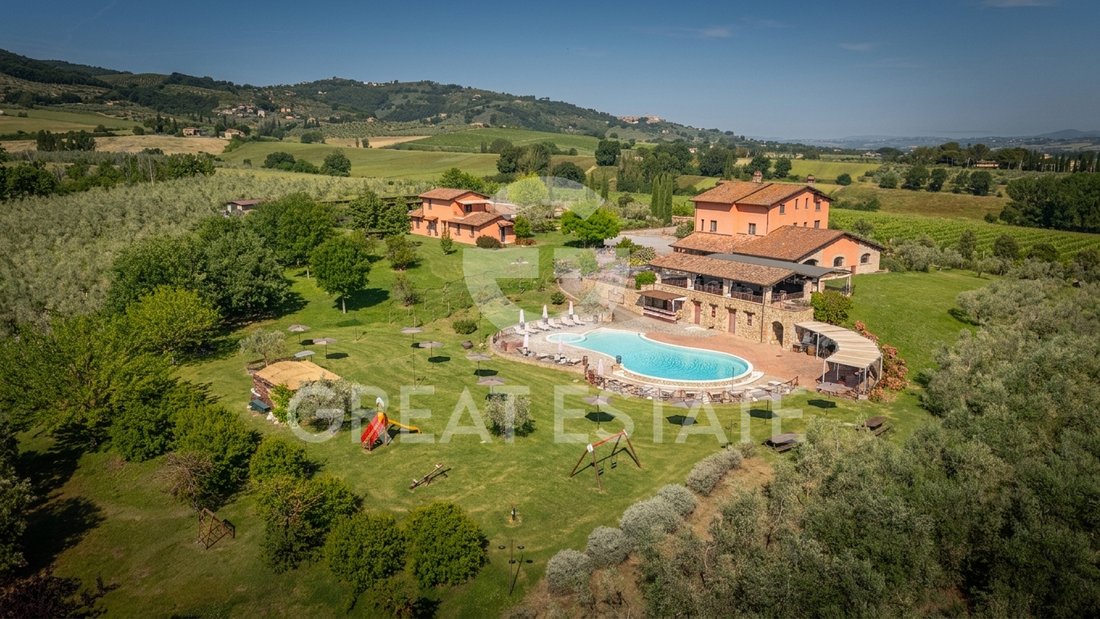 Estate in Bettona, Umbria, Italy 1 - 18424011