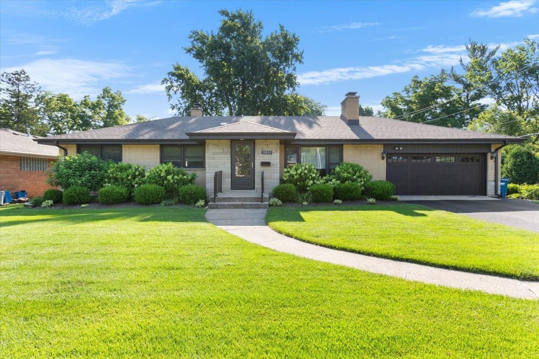 House in Downers Grove, Illinois, United States 1 - 18423473
