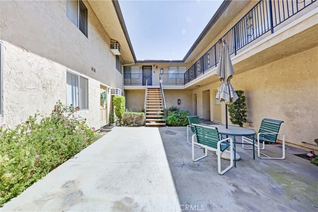 Downey, California, United States 3 - 16909120