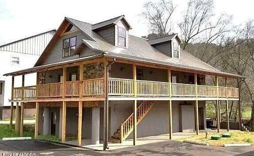 House in Tellico Plains, Tennessee, United States 1