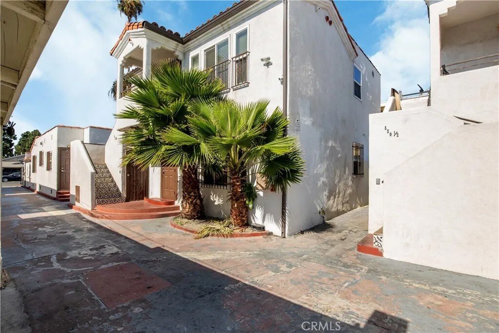 Los Angeles, California, United States 3 - 18423488