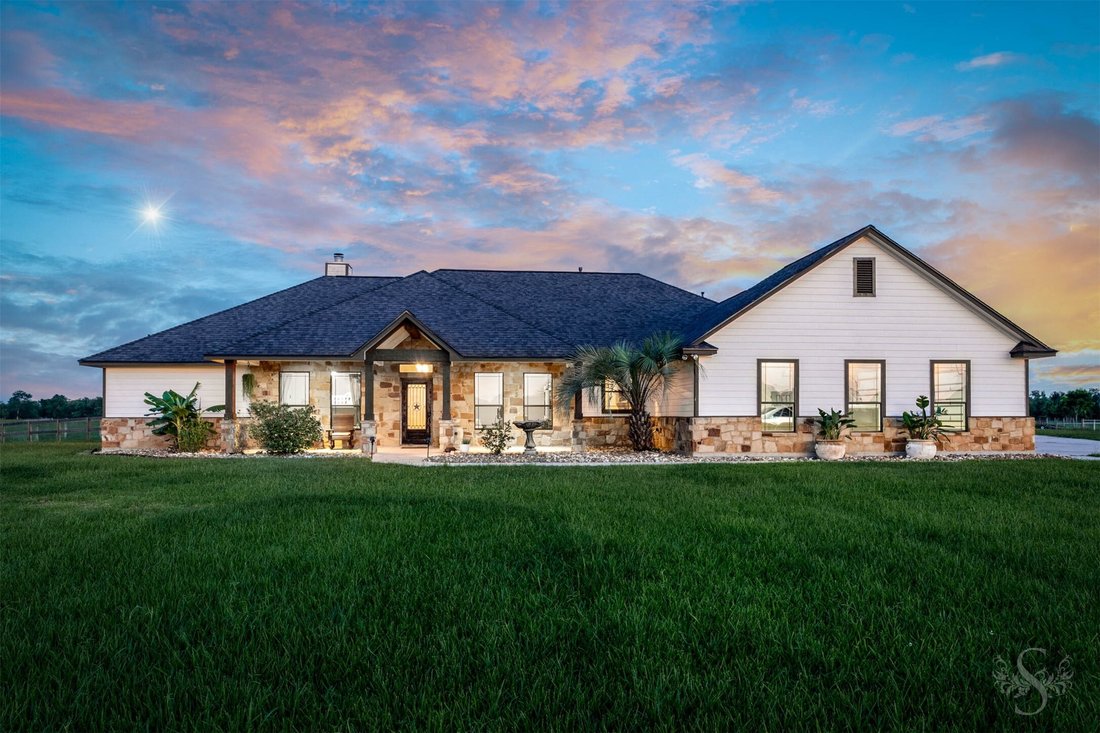 House in Angleton, Texas, United States 3 - 18422620