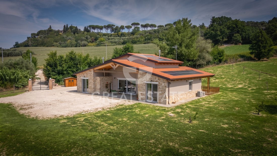 Estate in Todi, Umbria, Italy 1 - 18329774