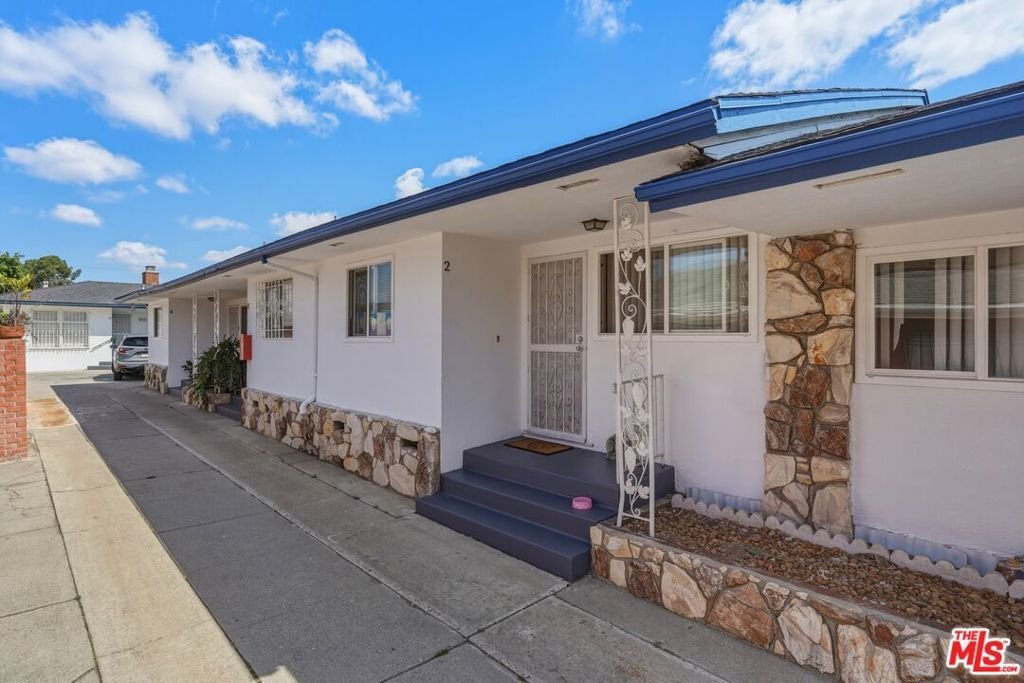 Inglewood, California, United States 5 - 18423414