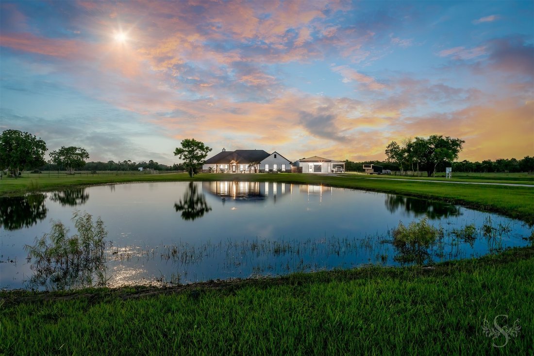 House in Angleton, Texas, United States 4 - 18422620